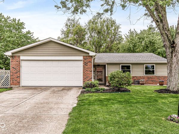 611 Sunblest Boulevard S, Fishers, IN 46038