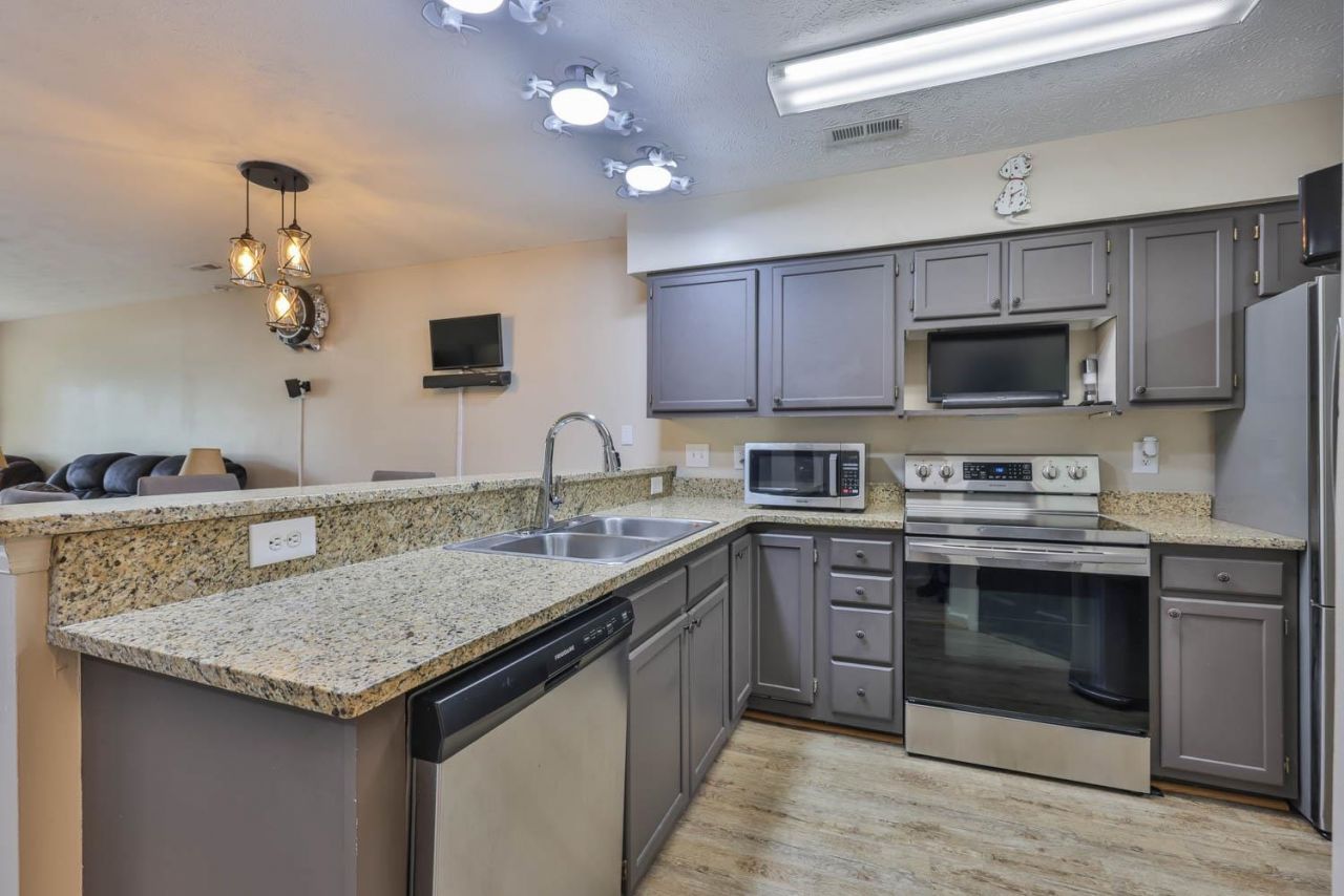 444 Red River Ct.  Photo 6