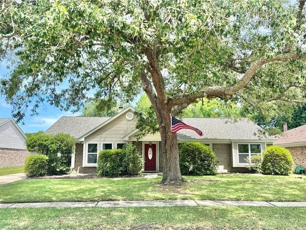 412 W LAKE CATAHOULA Court, Slidell, LA 70461
