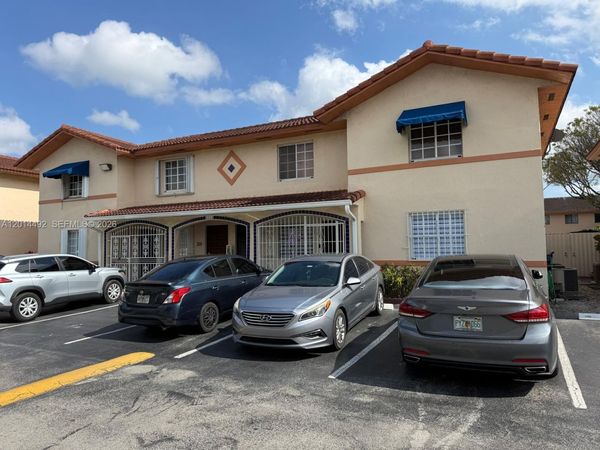 2212 W 74th St , Unit 201-28, Hialeah, FL 33016