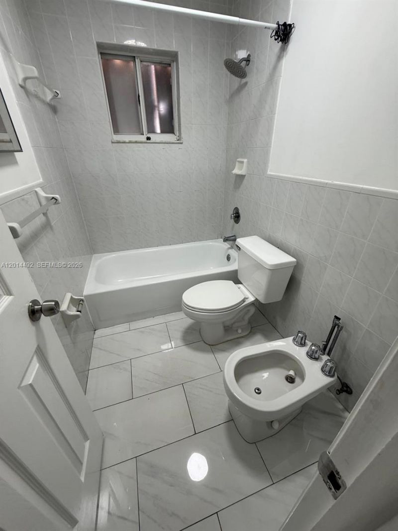 2212 W 74th St , Unit 201-28, Hialeah, FL 33016 Photo