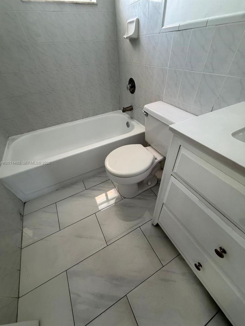 2212 W 74th St , Unit 201-28, Hialeah, FL 33016 Photo