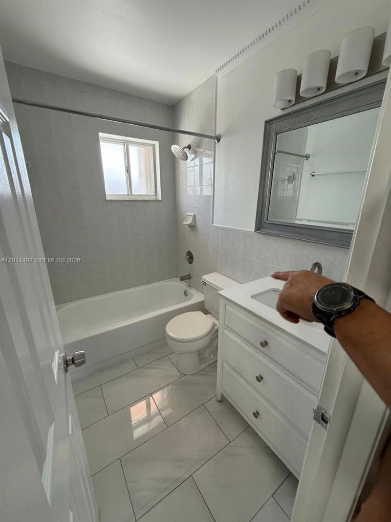 2212 W 74th St , Unit 201-28, Hialeah, FL 33016 Photo