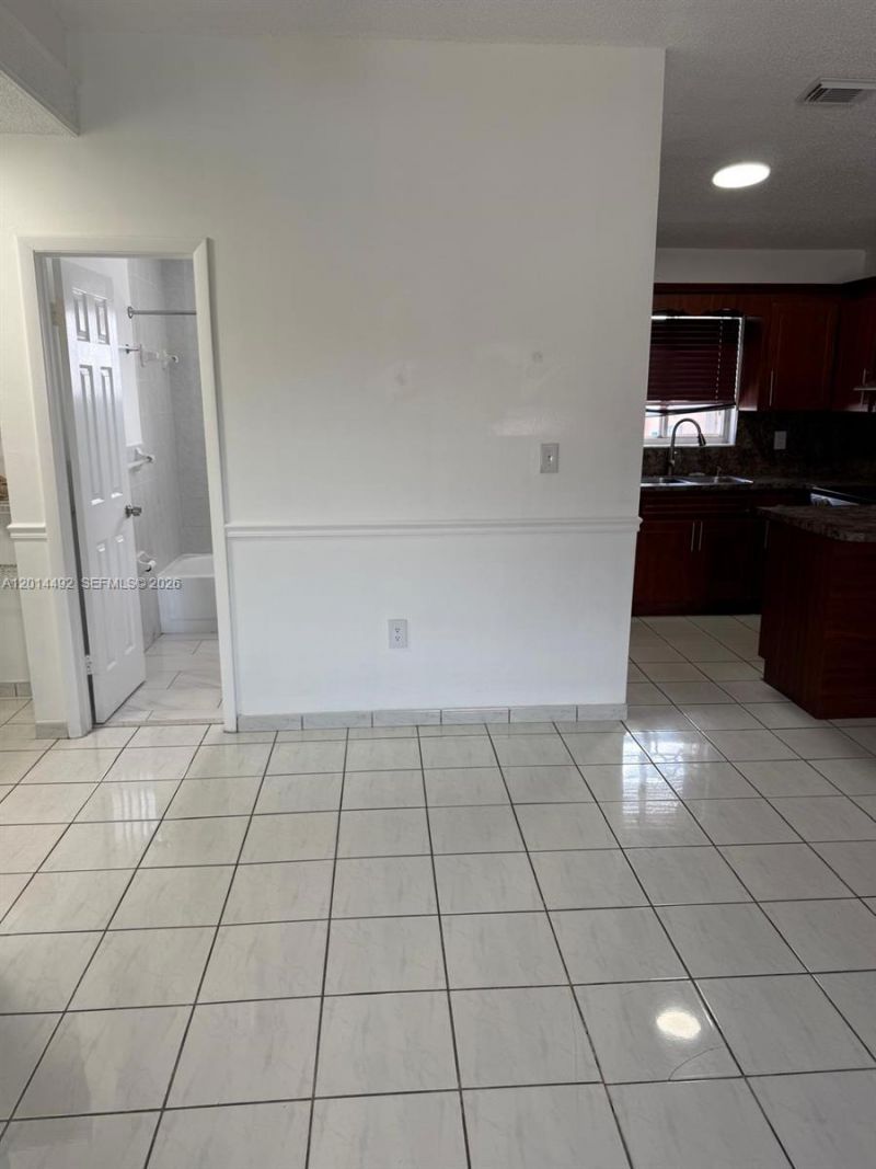 2212 W 74th St , Unit 201-28, Hialeah, FL 33016 Photo