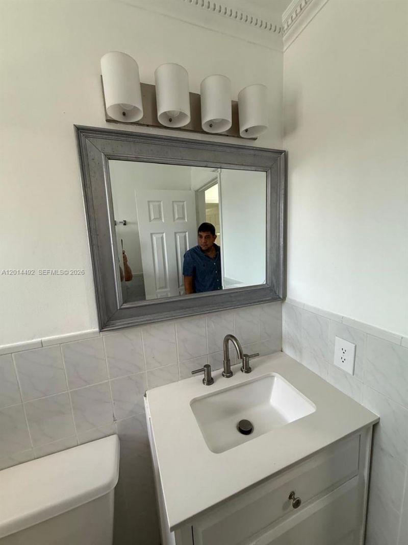 2212 W 74th St , Unit 201-28, Hialeah, FL 33016 Photo