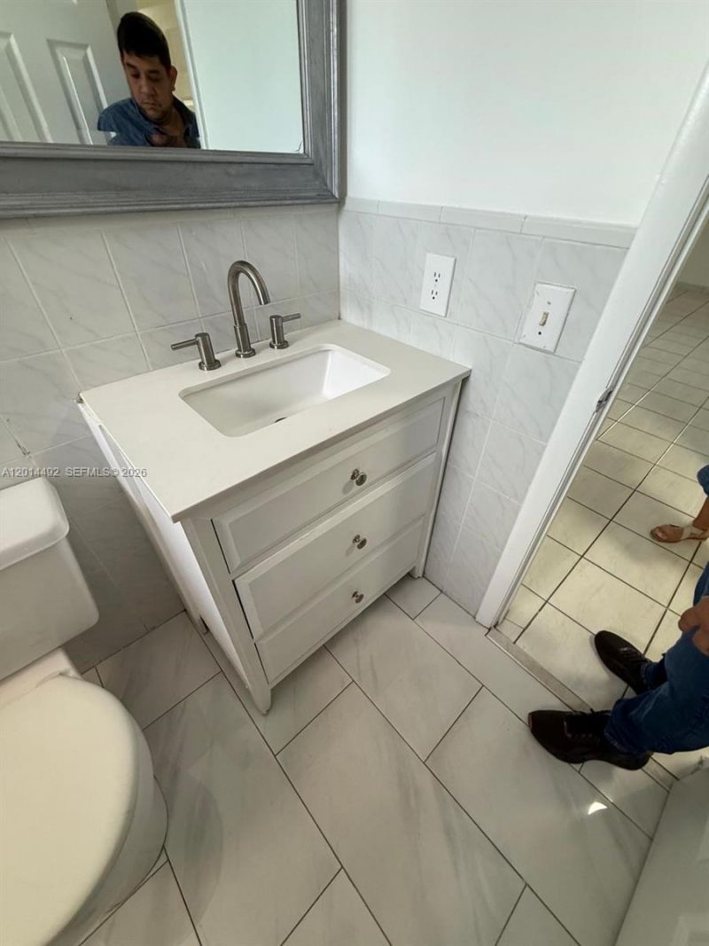 2212 W 74th St , Unit 201-28, Hialeah, FL 33016 Photo