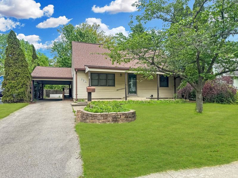 351 Deerfield Road , Columbus, OH 43228 Photo 2