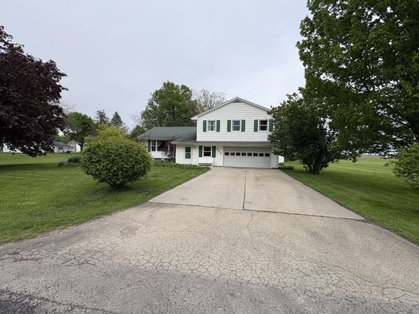 320 S Main Street , Creston, IL 60113