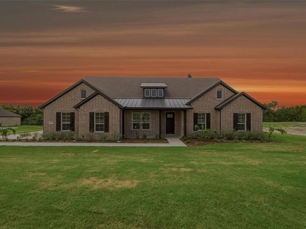 903 Perrin Lane, Van Alstyne, TX 75495