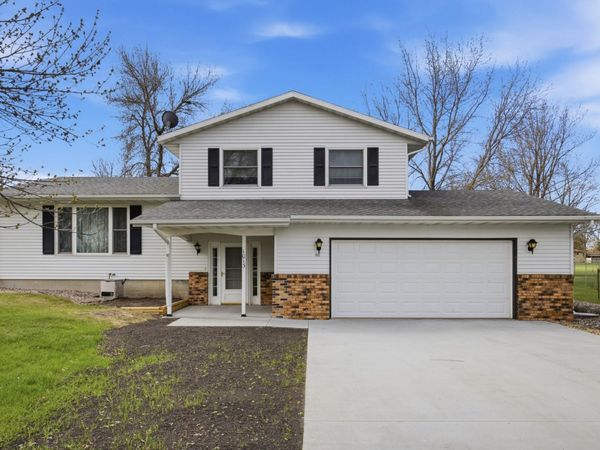 1013 63rd Avenue N, Moorhead, MN 56560