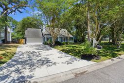 506 Upland Place photo 4