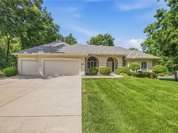3431 NW Pink Hill Circle, Blue Springs, MO 64015