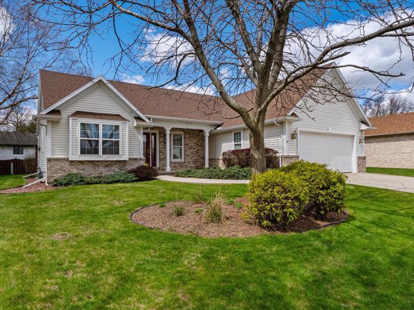 4721 W Whitetail Ct, Manitowoc, WI 54220