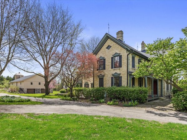N72W13449 Good Hope Rd, Menomonee Falls, WI 53051