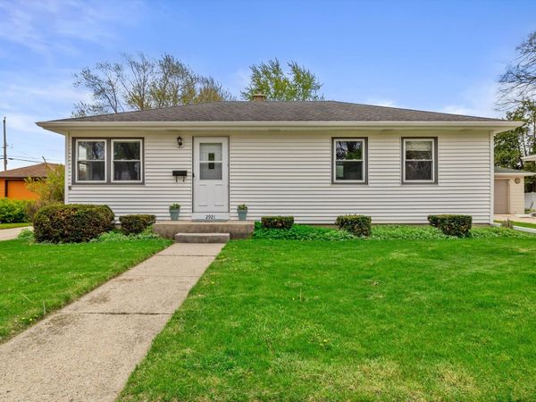2921 Winthrop Ave, Racine, WI 53403