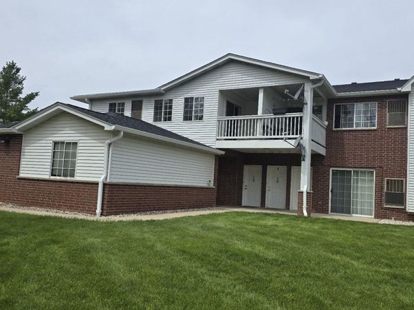 8055 LEXINGTON Pl, Unit 12, Pleasant Prairie, WI 53158