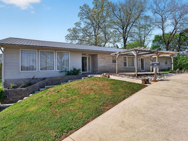 463 Franks Ferry Rd , Sparta, TN 38583