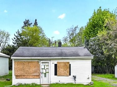 3912 Ruth Avenue, Lansing, MI 48910