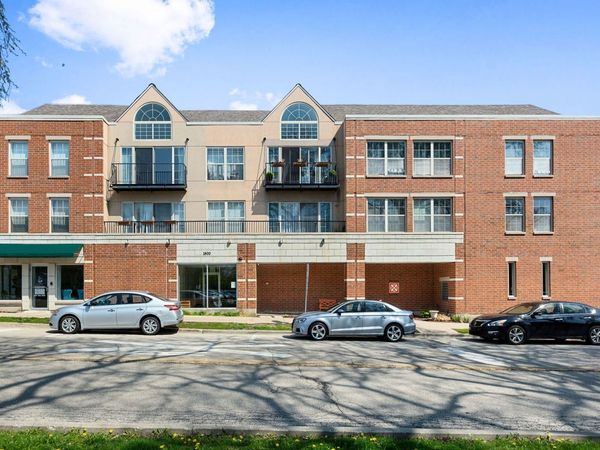 1800 Dewes Street, Unit 204, Glenview, IL 60025