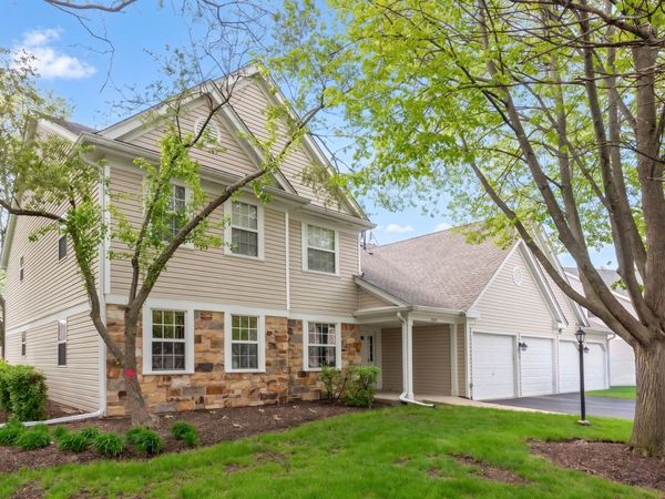 2845 Meadow Lane, Unit V1, Schaumburg, IL 60193