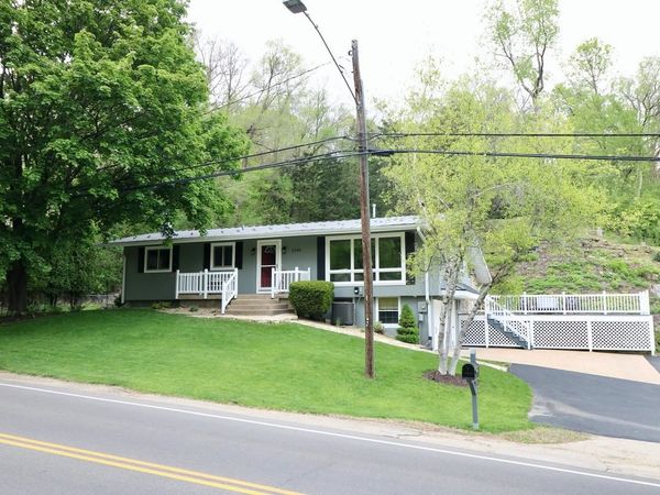 2395 W 32nd Street, Dubuque, IA 52001