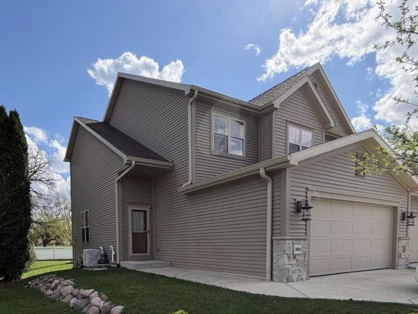 3001 Graydon AVENUE, East Troy, WI 53120