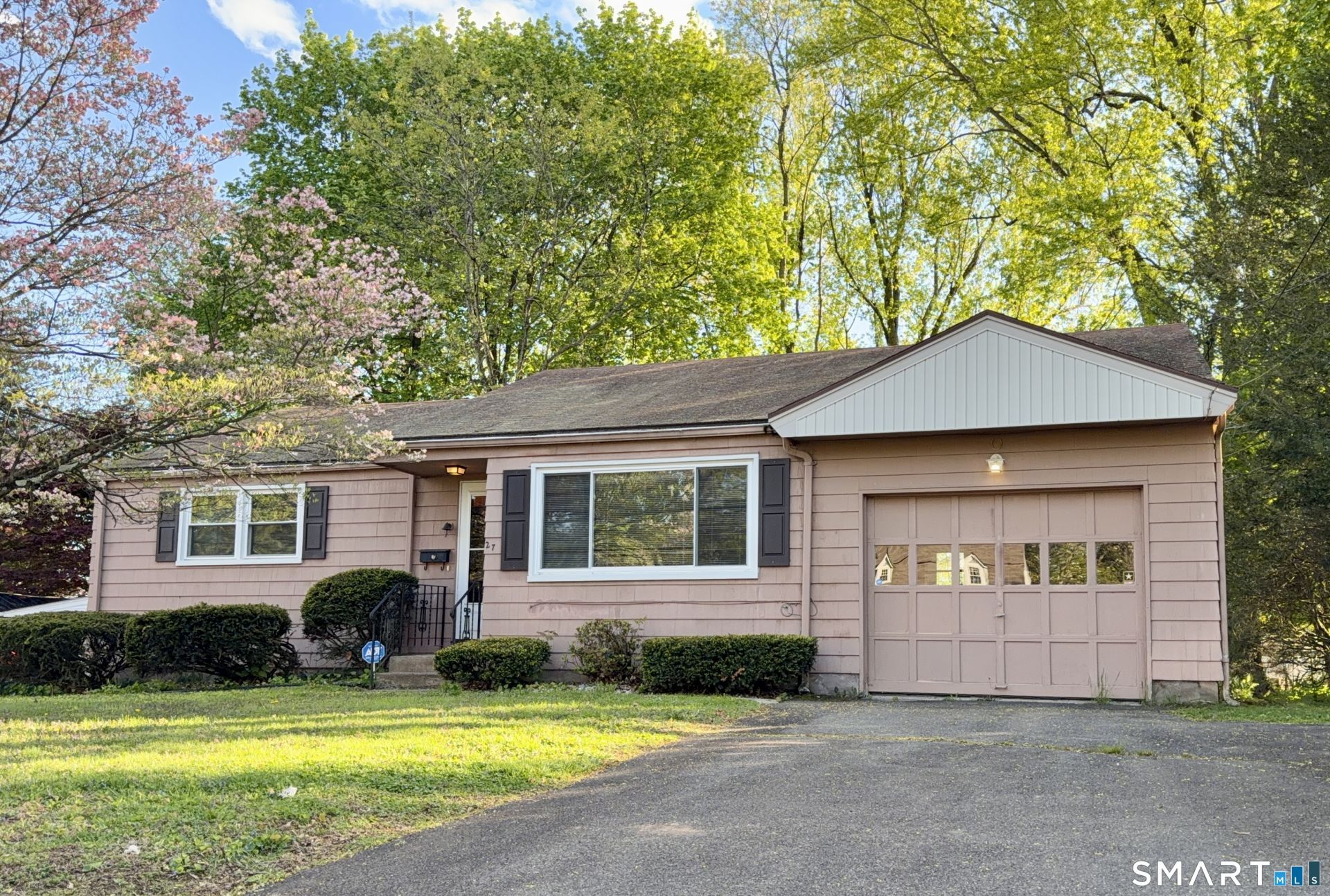 27 West, Cromwell, CT 06416 Main Photo