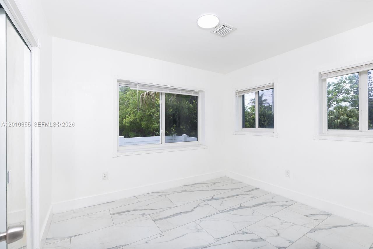 15925 NE 18th Ave, North Miami Beach, FL 33162 Photo