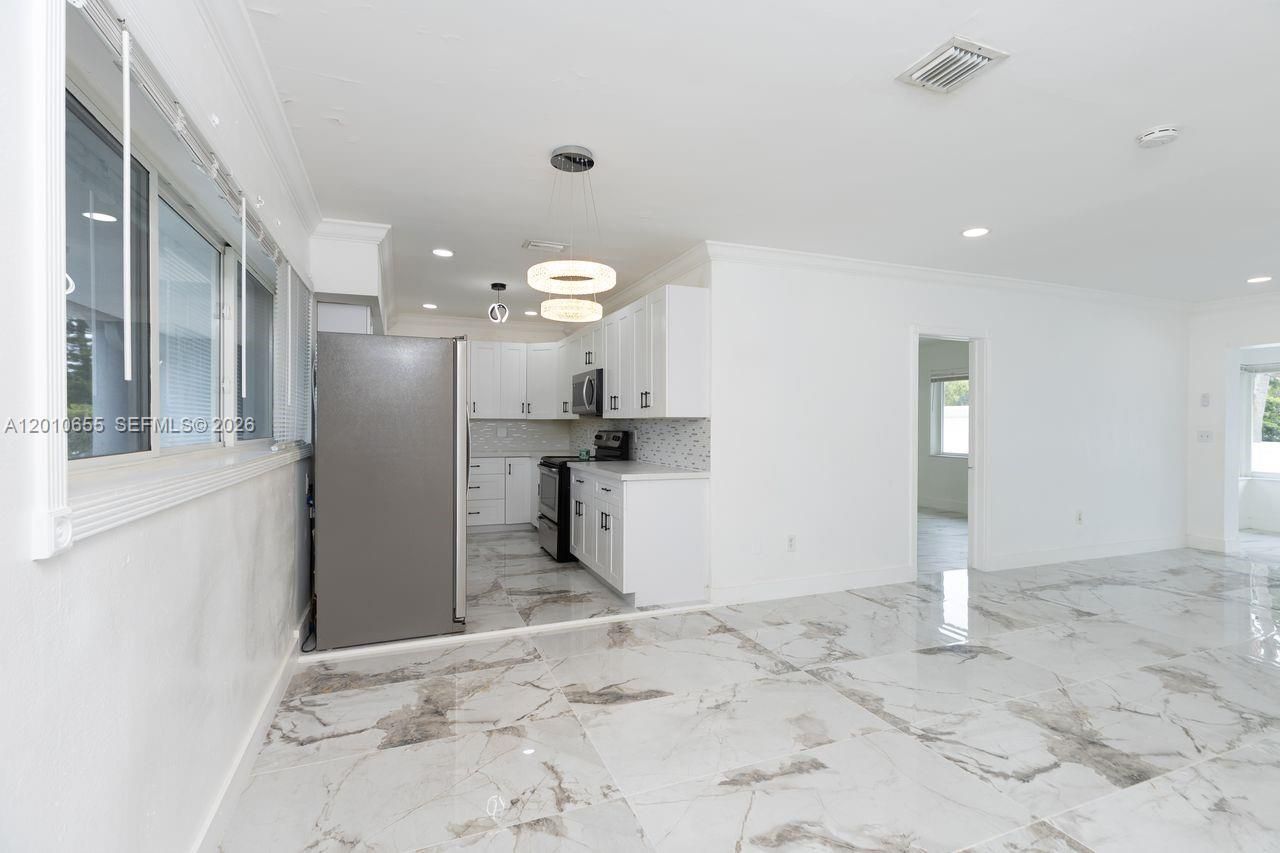 15925 NE 18th Ave, North Miami Beach, FL 33162 Photo