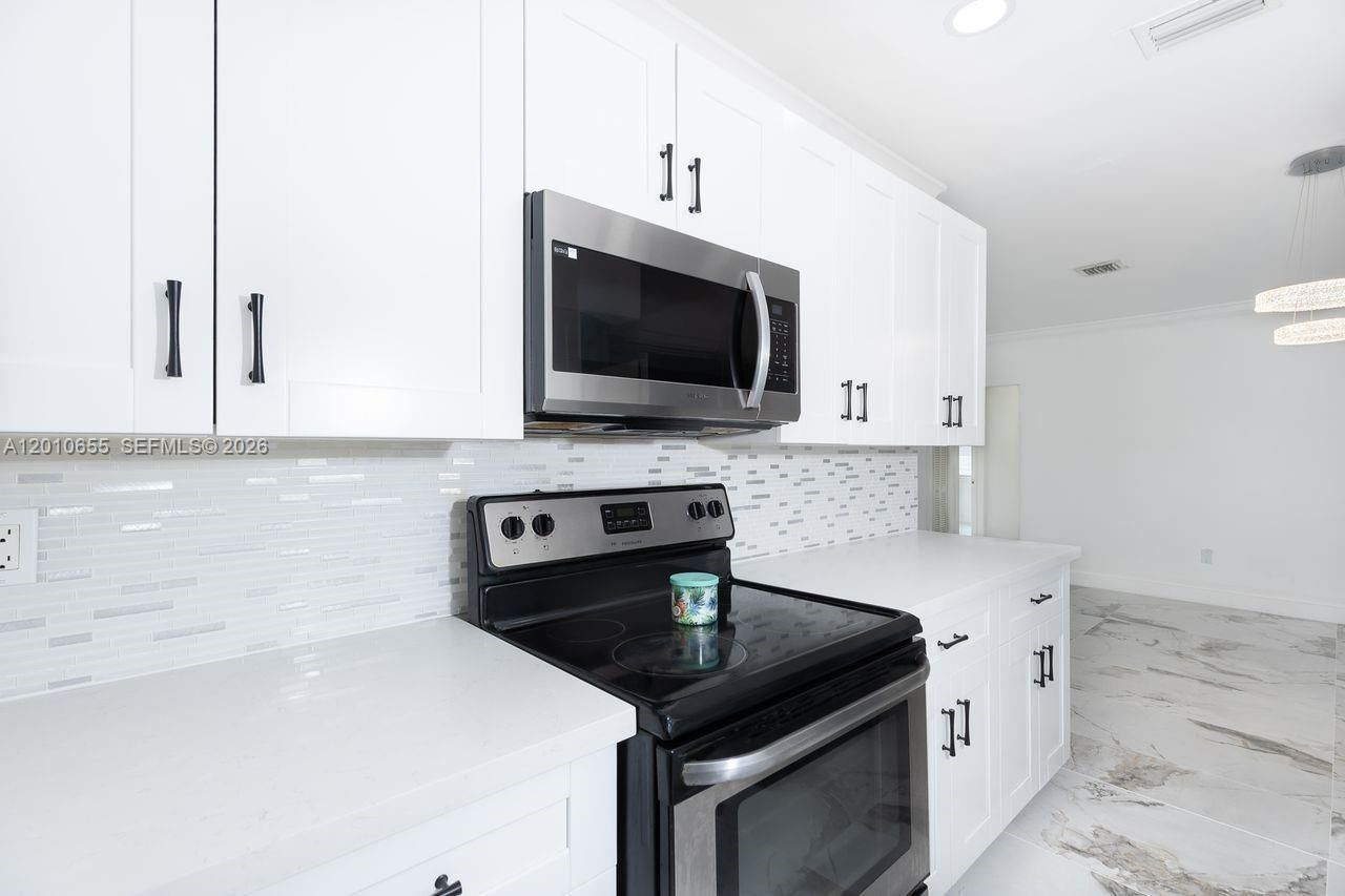 15925 NE 18th Ave, North Miami Beach, FL 33162 Photo