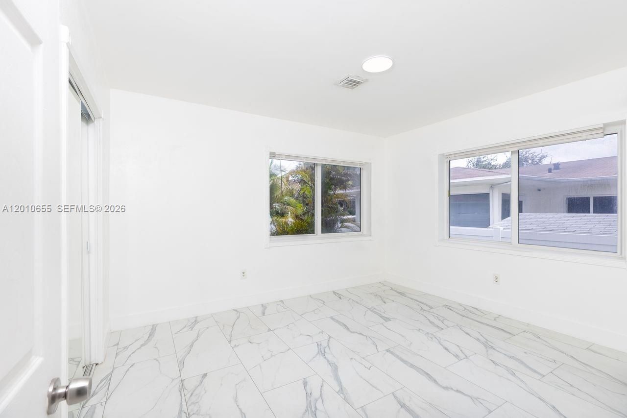 15925 NE 18th Ave, North Miami Beach, FL 33162 Photo