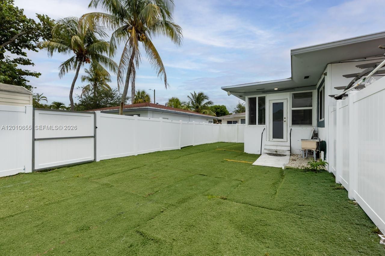 15925 NE 18th Ave, North Miami Beach, FL 33162 Photo