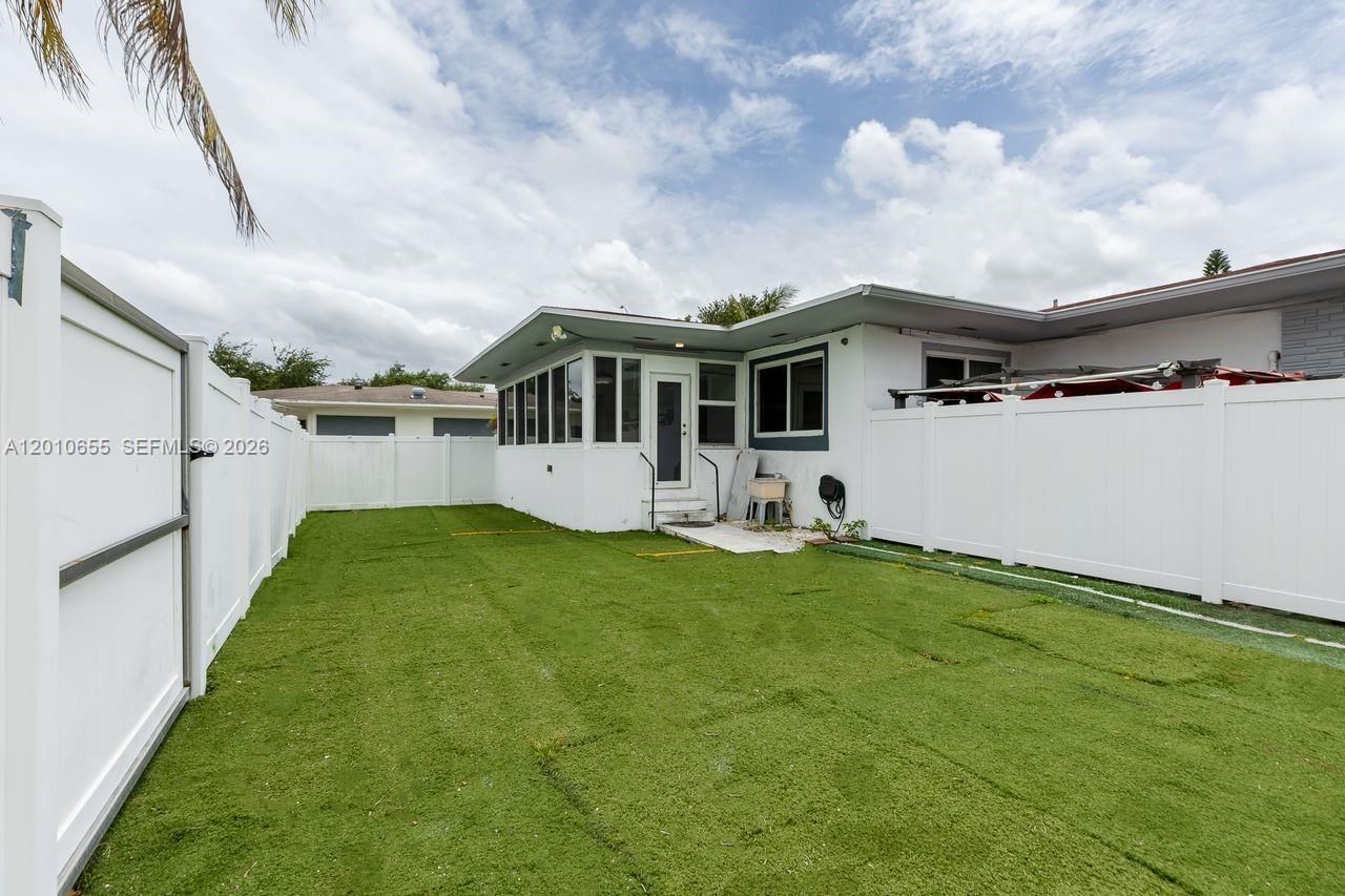 15925 NE 18th Ave, North Miami Beach, FL 33162 Photo