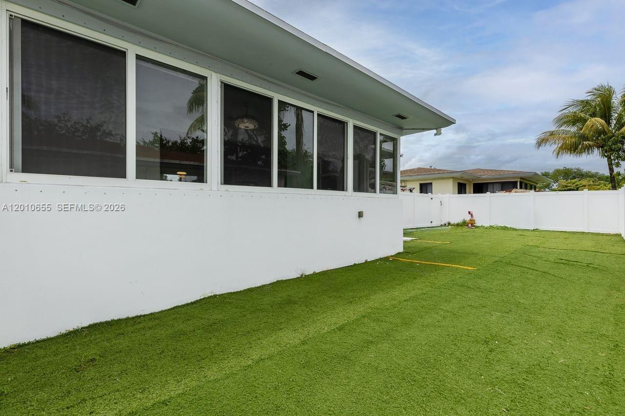 15925 NE 18th Ave, North Miami Beach, FL 33162 Photo