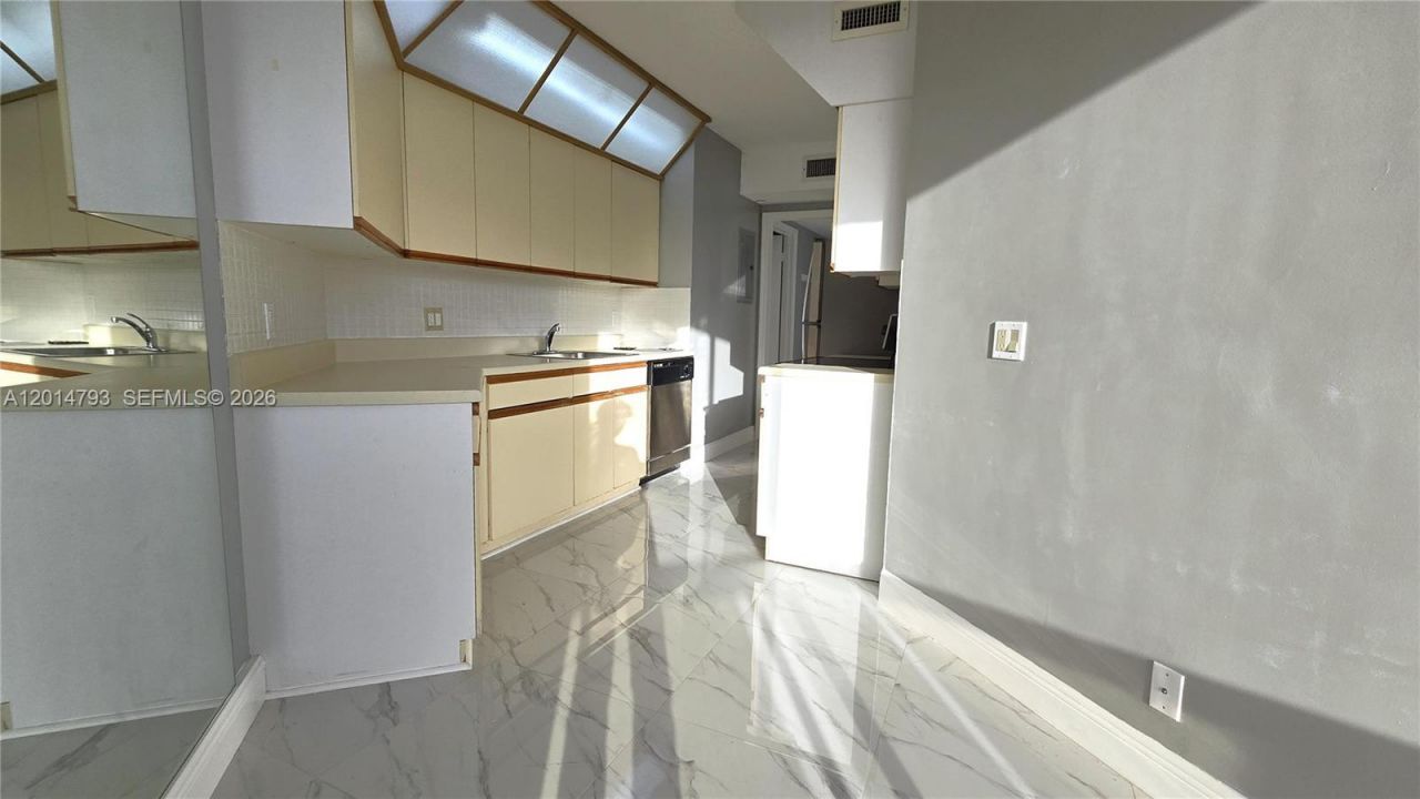 3610 Yacht Club Dr , Unit 615, Aventura, FL 33180 Photo