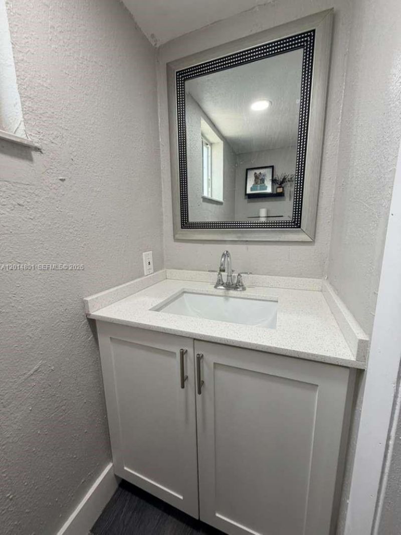 1500 NE 151st St, Unit 104, Miami, FL 33162 Photo