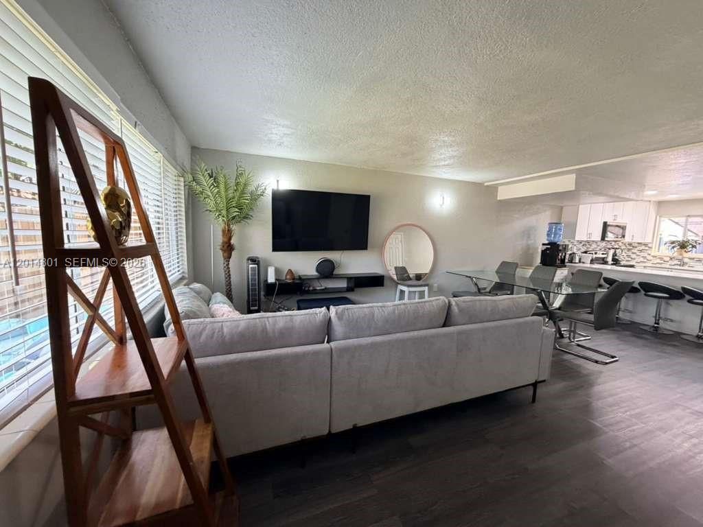 1500 NE 151st St, Unit 104, Miami, FL 33162 Photo