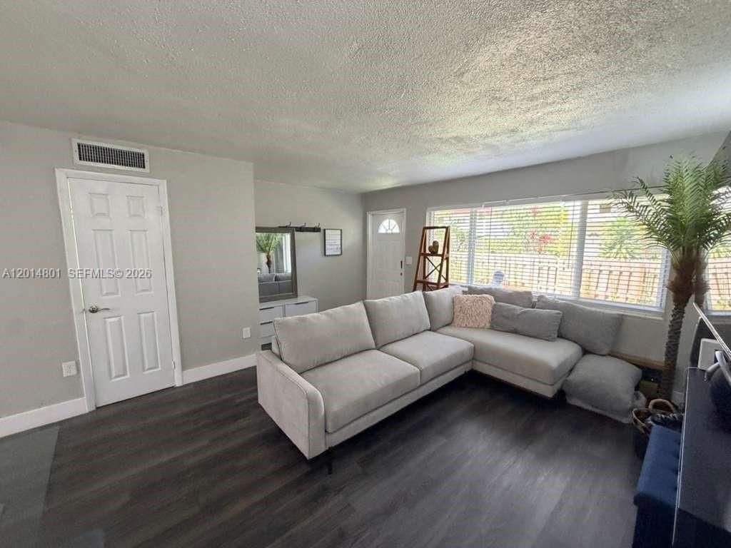 1500 NE 151st St, Unit 104, Miami, FL 33162 Photo