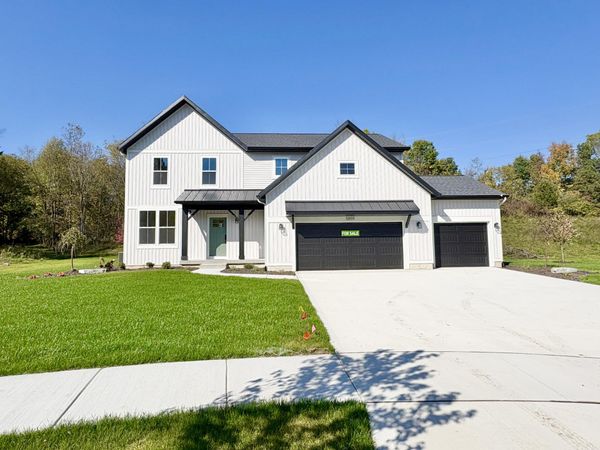 5859 Valley Point Drive SE, Caledonia, MI 49316