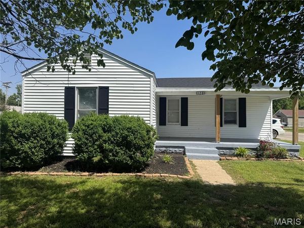 120 Broadway Street , Sikeston, MO 63801