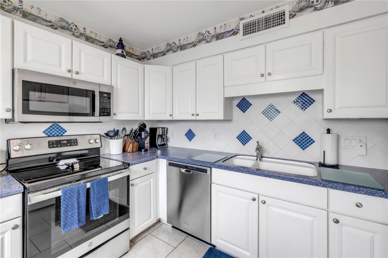 577 N Atlantic Avenue, Unit 7, New Smyrna Beach, FL 32169 Photo
