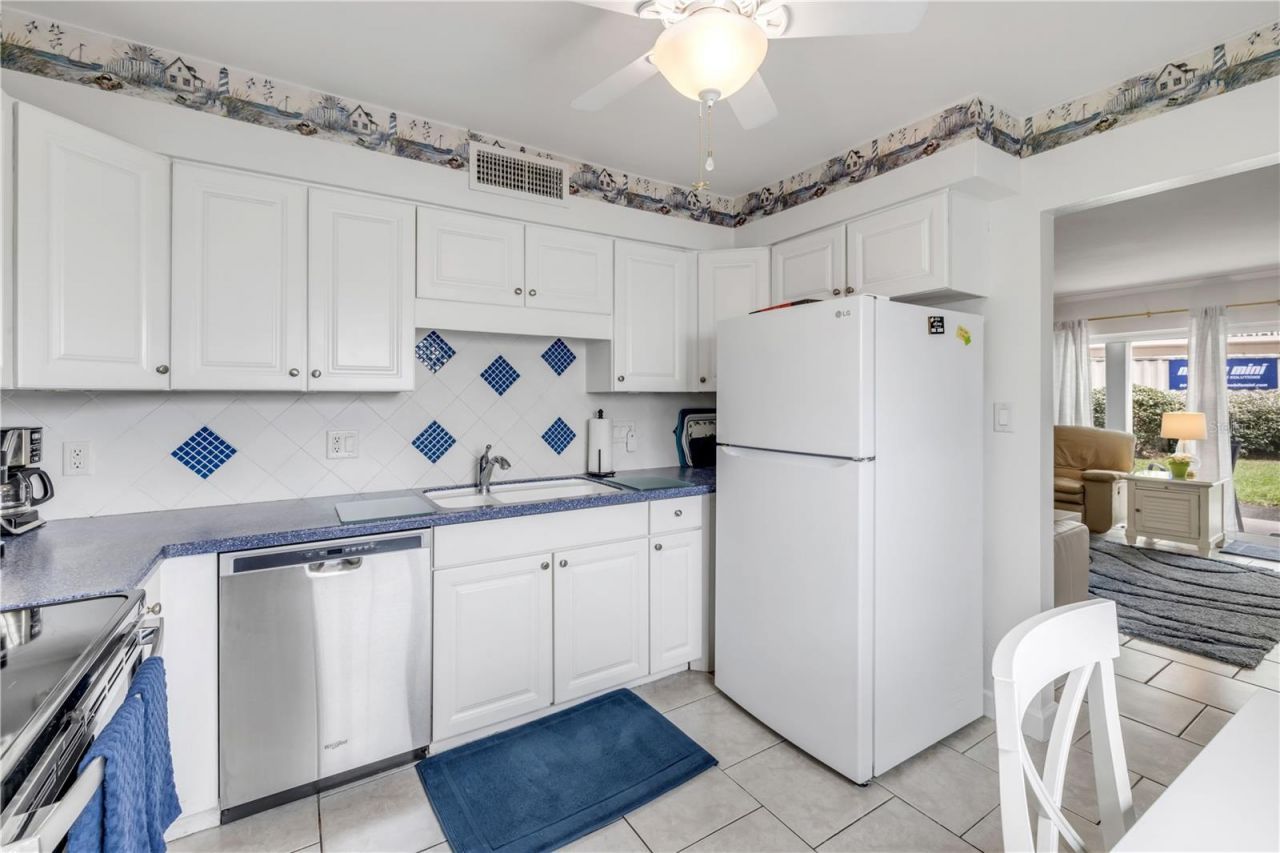 577 N Atlantic Avenue, Unit 7, New Smyrna Beach, FL 32169 Photo