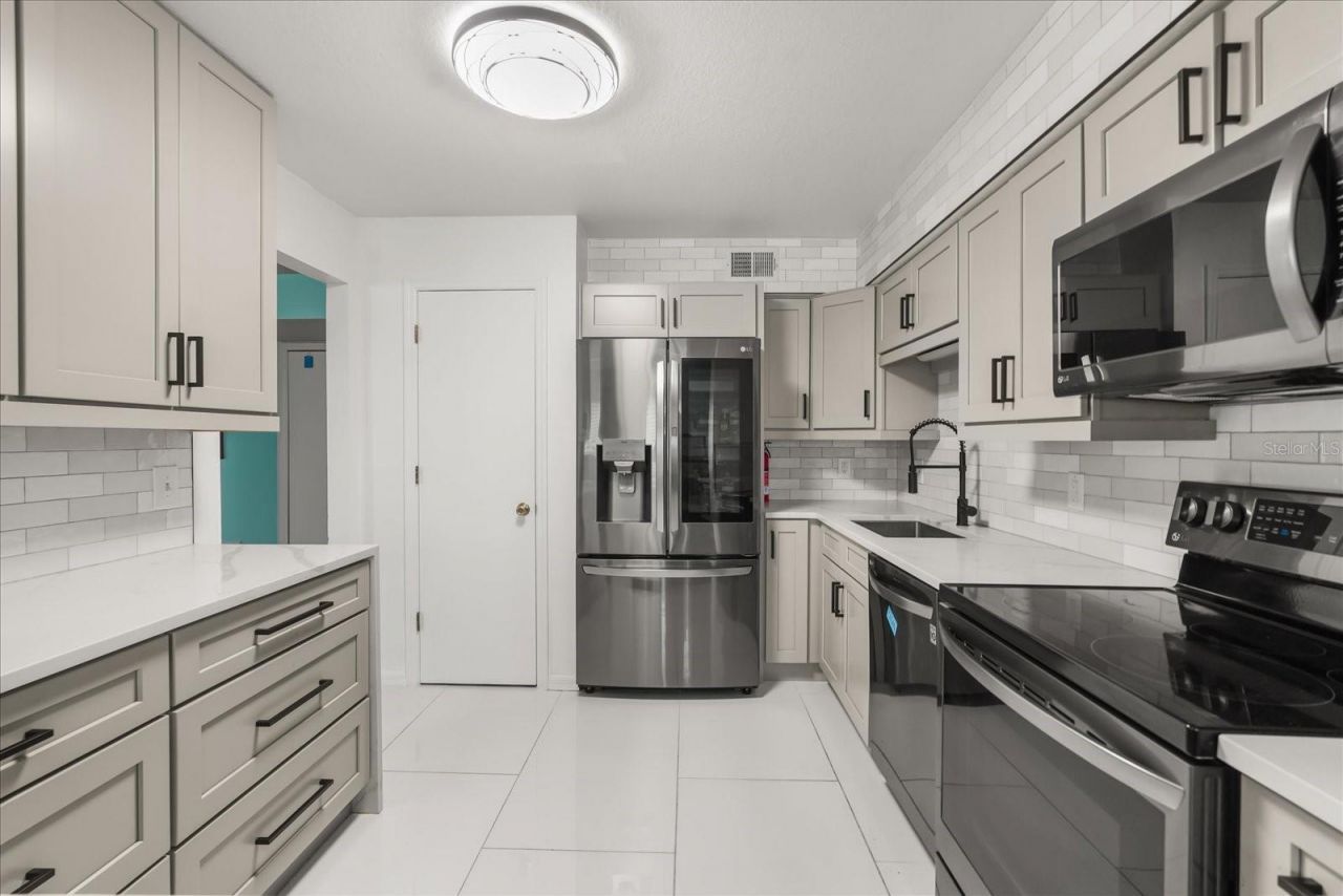 2386 Bridle Path Lane , Unit 8, Orlando, FL 32812 Photo