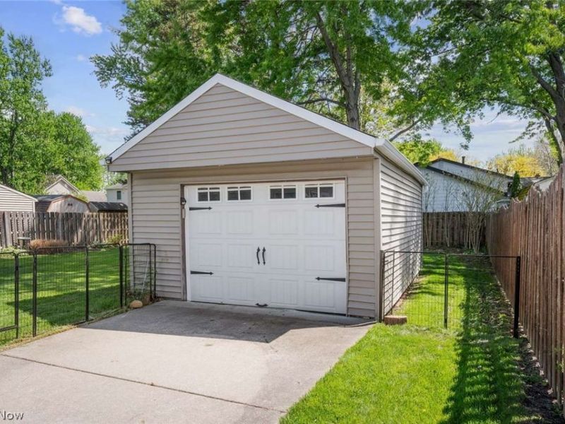 255 Buckeye Drive, Berea, OH 44017 Photo 32
