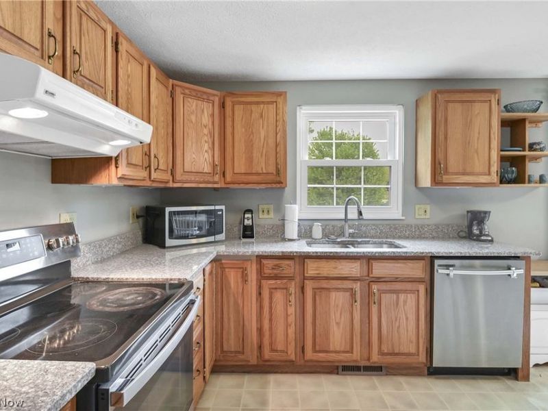 8345 Celianna Drive, Strongsville, OH 44149 Photo 10