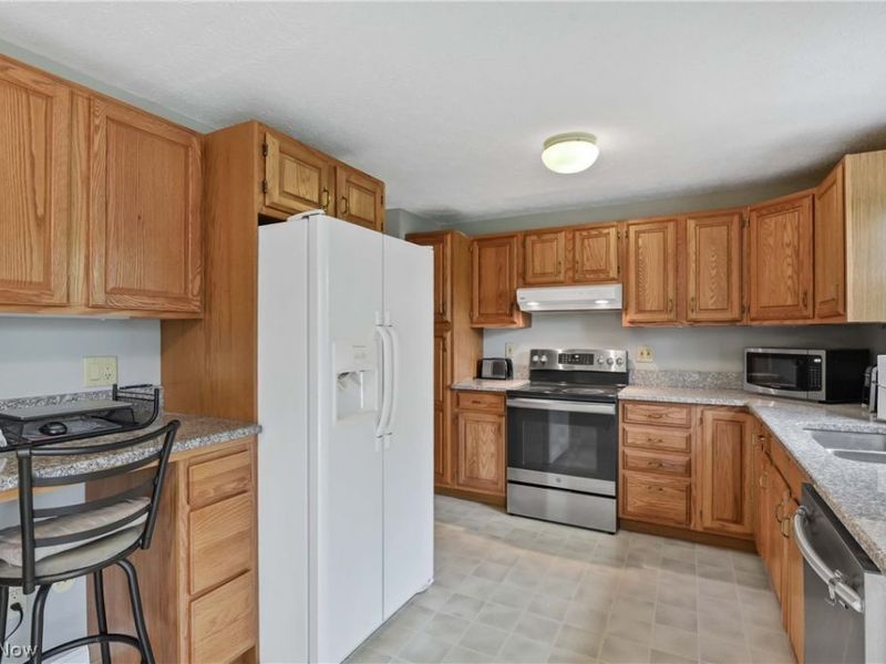 8345 Celianna Drive, Strongsville, OH 44149 Photo 11