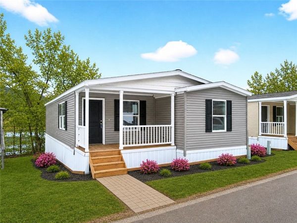 15 Surf Dr, Bunola, PA 15020