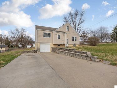 4702 N 52 Street , Omaha, NE 68104