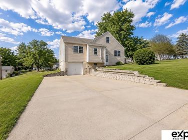 4702 N 52 Street , Omaha, NE 68104