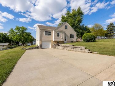 4702 N 52 Street , Omaha, NE 68104